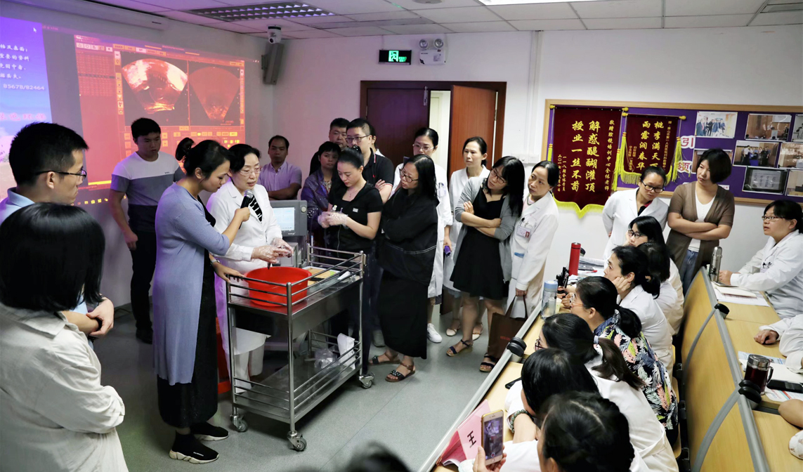 從微創(chuàng)奔向微無創(chuàng),海扶刀?亮相第九期“手拉手”婦科內(nèi)鏡與微無創(chuàng)手術(shù)培訓(xùn)班
